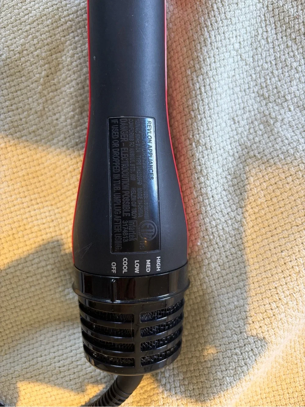 Revlon one step voluminizer PLUS blow dry brush. - Picture 2 of 3